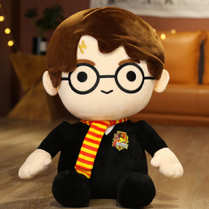 Riesige Harry Potter-Plüschfigur mit Brille vor einem Sofa