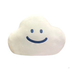 Plüschkissen in Form einer weißen Wolke mit blauen Augen und blauem Lächeln