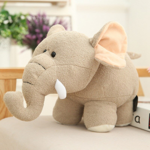 Kleiner, lustiger Plüsch-Elefant